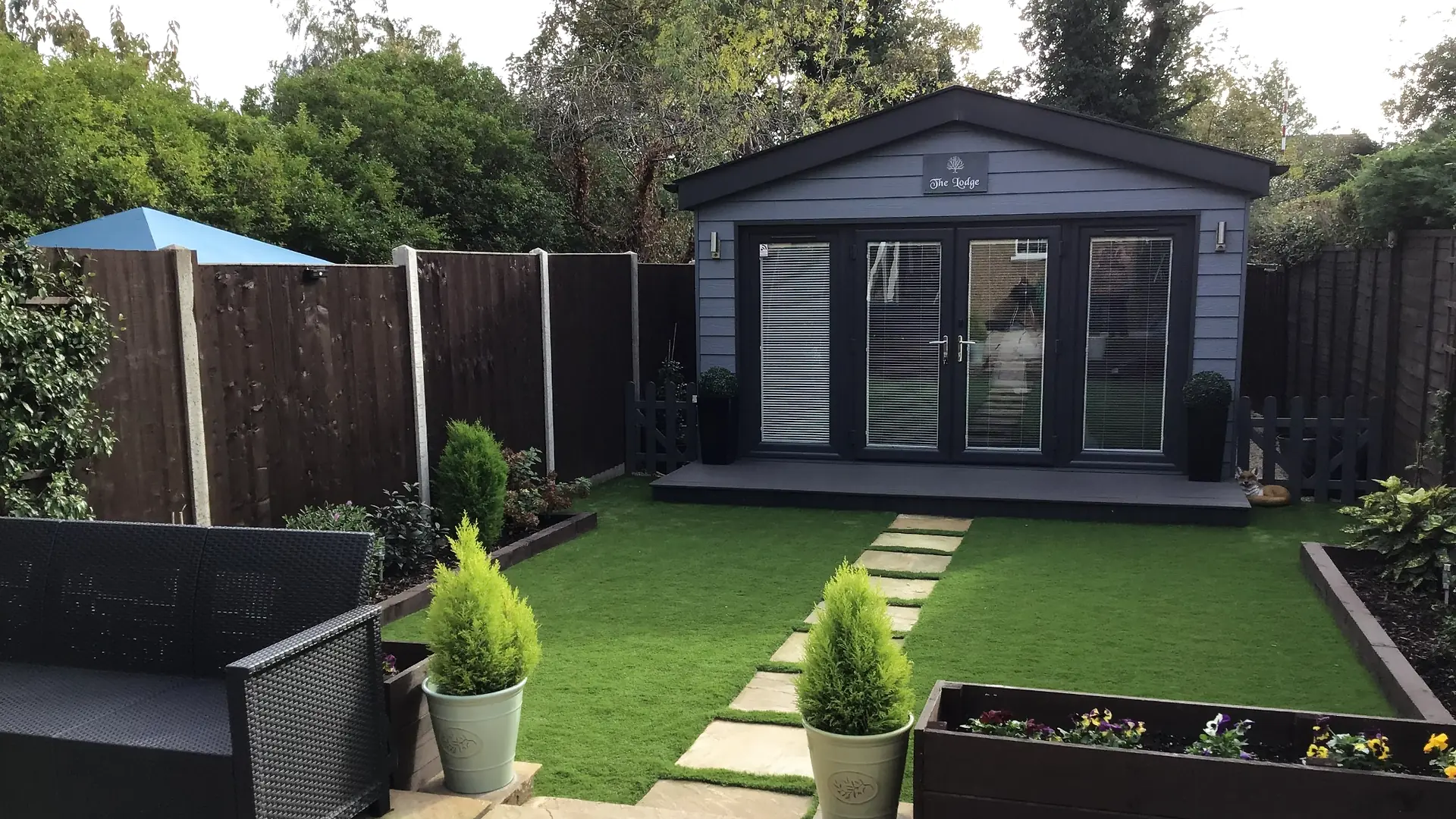 The Cottesmore Lodge garden annexe in a landscaped garden