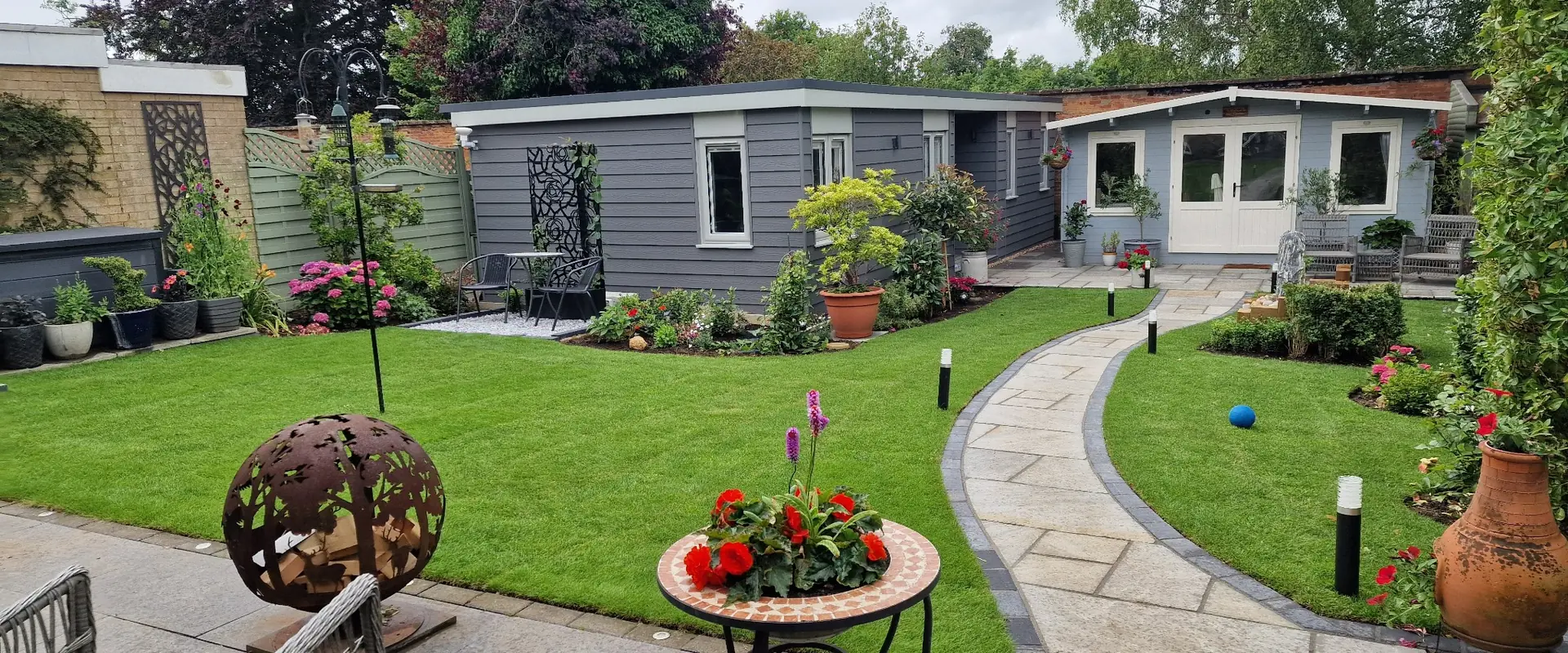 The Carlton Lodge one-bedroom garden annexe set within a landscaped garden.
